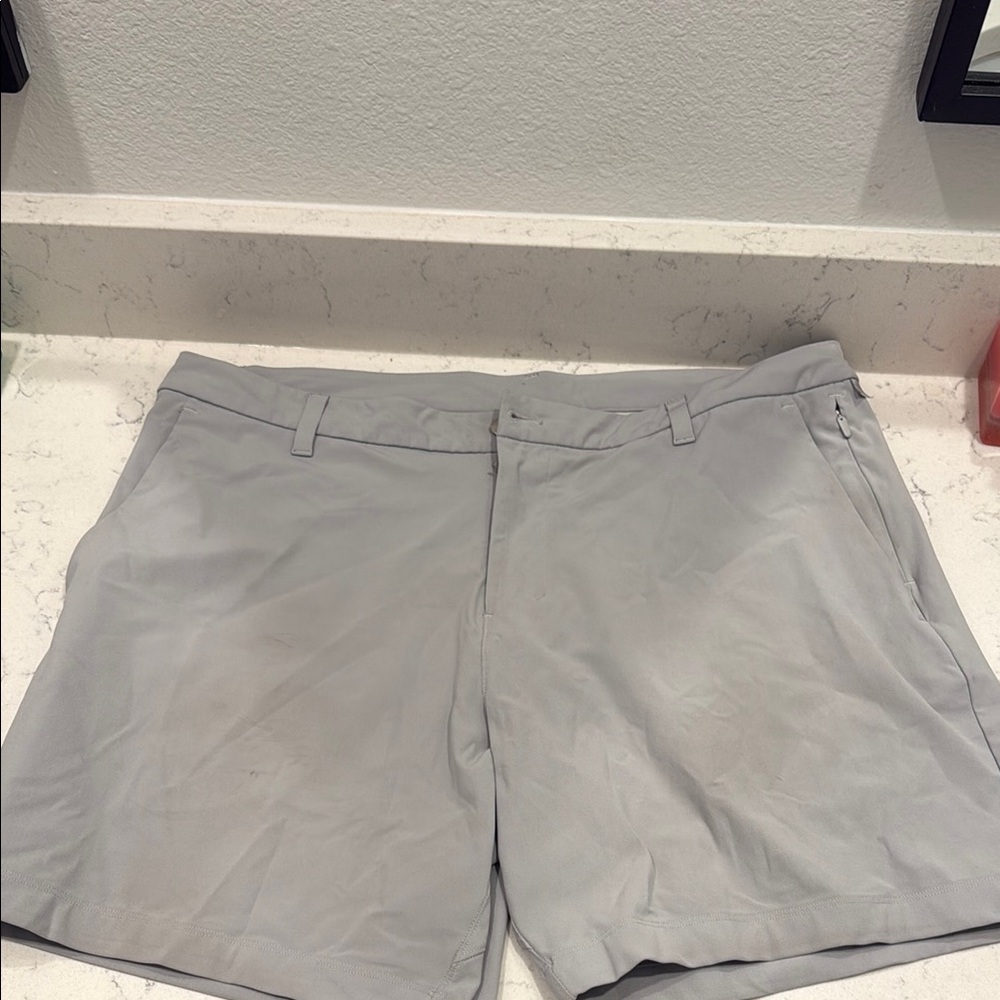Men's lululemon ABC short size 38 waist 7” inseam.